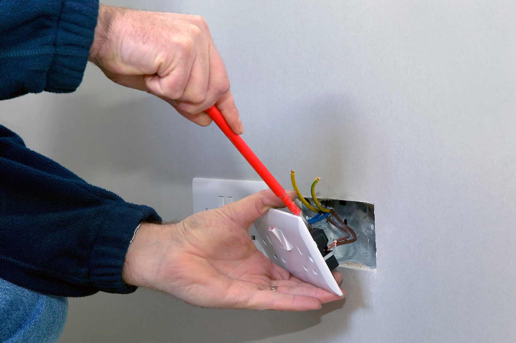Our electricians can install plug sockets for domestic and commercial proeprties in Gainsborough and the local area. 
